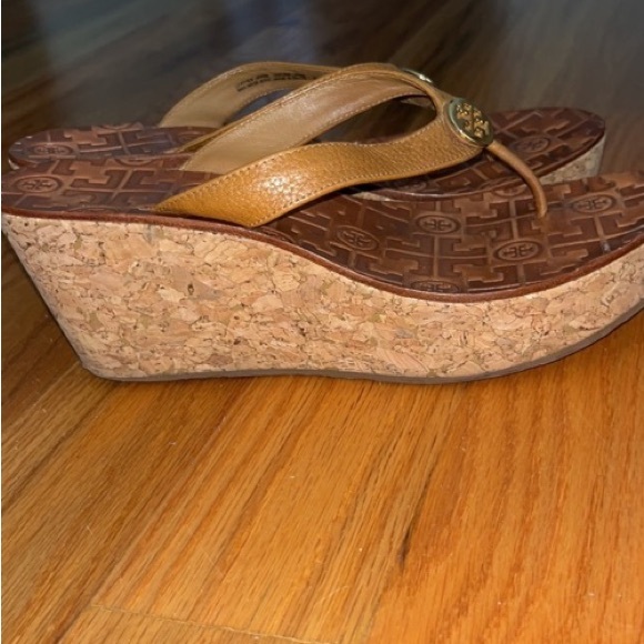 Gorgeous Authentic Tory Burch Wedge Sandals - Picture 3 of 4